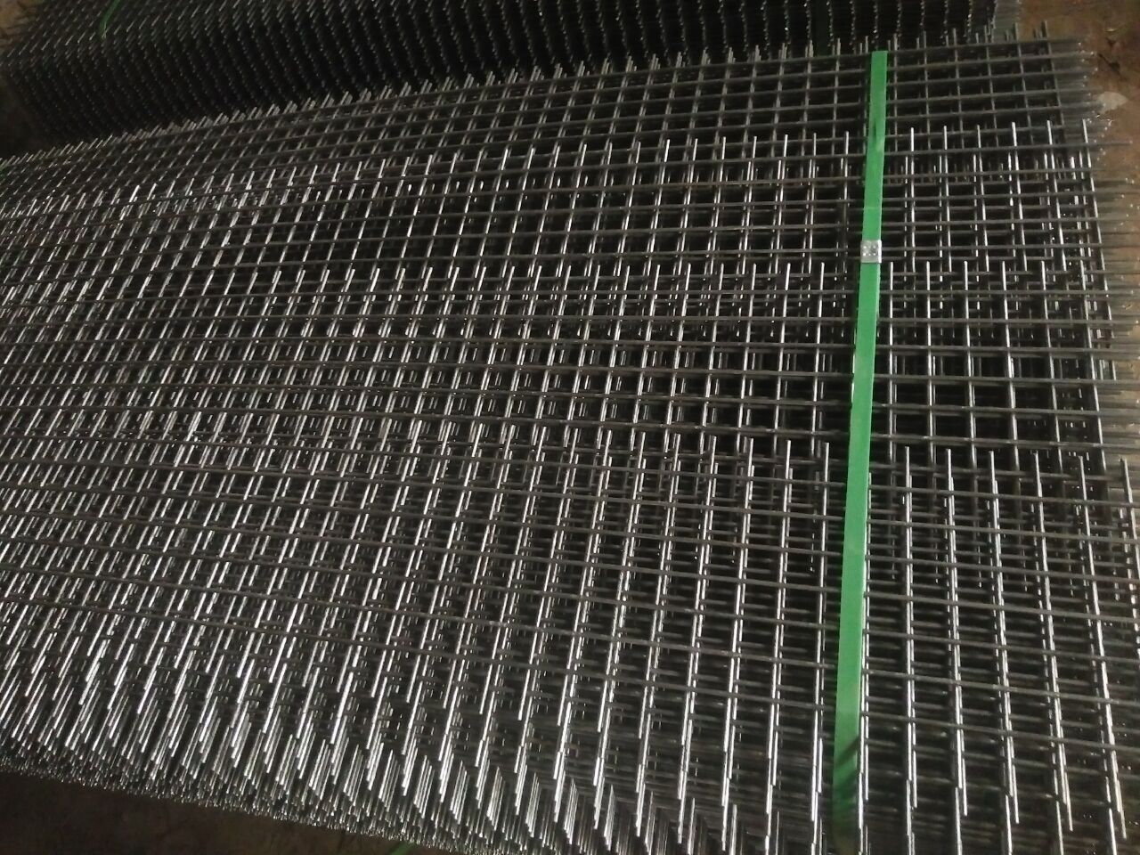 How to distinguish the size of welded wire mesh?