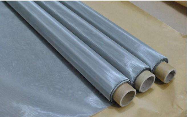 What are the distinctive features of Stainless steel wire mesh?